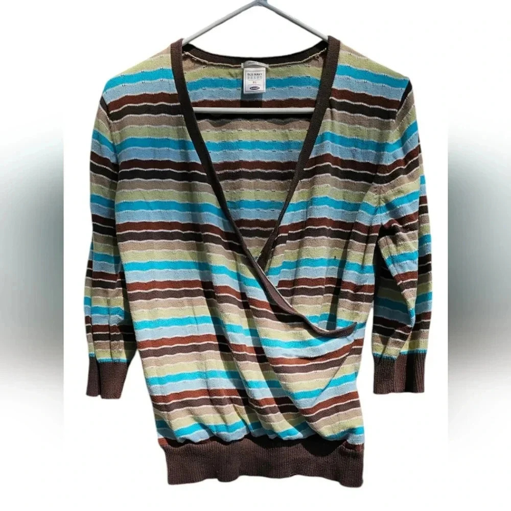 Old Navy-Women's Size Large V-Neck Sweater. Great for Fall!​​​​​